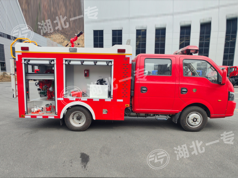 东风途逸水罐消防车