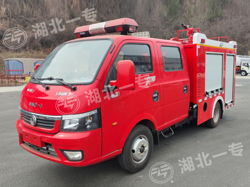 东风途逸水罐消防车