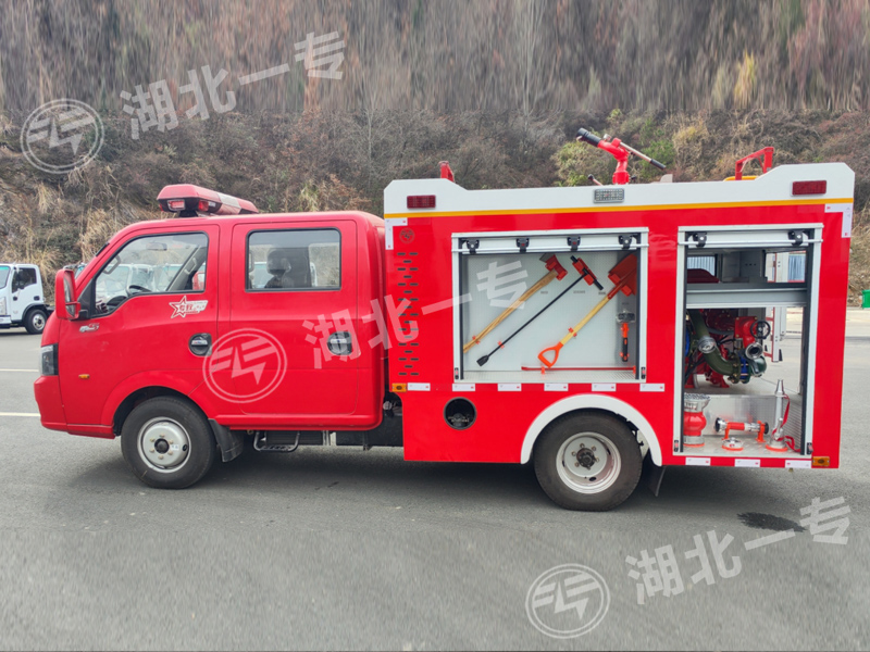 东风途逸水罐消防车