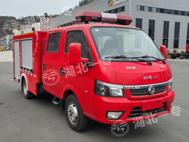 东风途逸水罐消防车