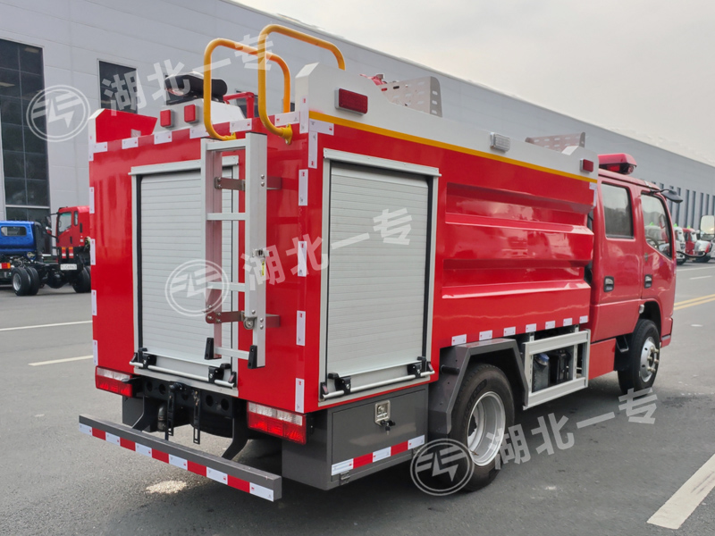 东风多利卡水罐消防车