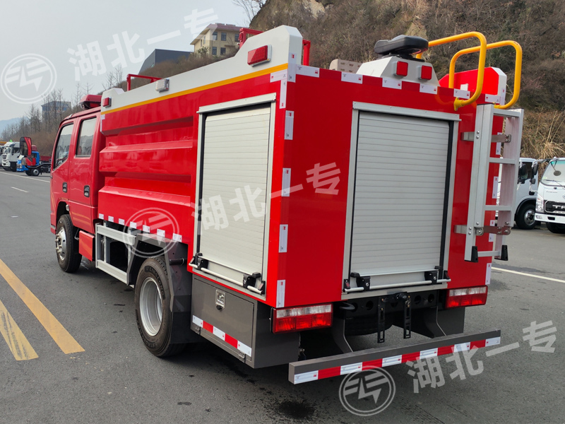 东风多利卡水罐消防车