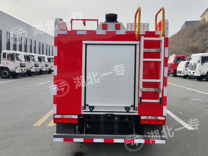 东风多利卡水罐消防车