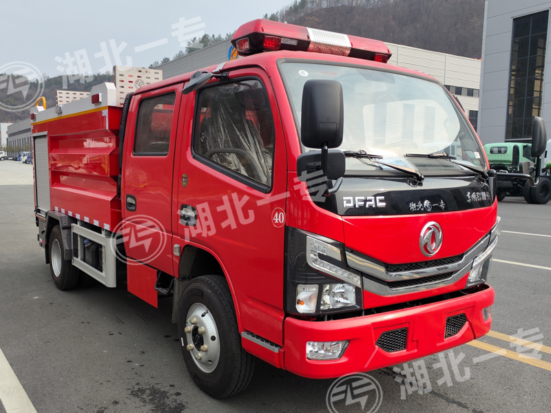 东风多利卡水罐消防车