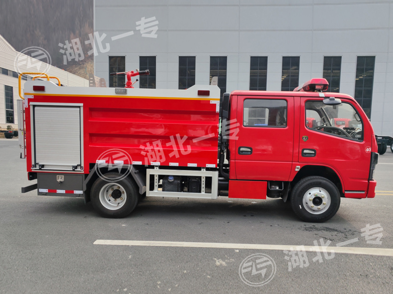 东风多利卡水罐消防车