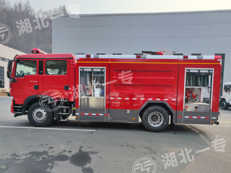 重汽豪沃泡沫消防车