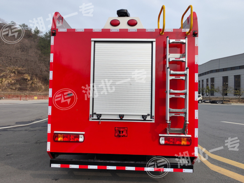 重汽豪沃泡沫消防车