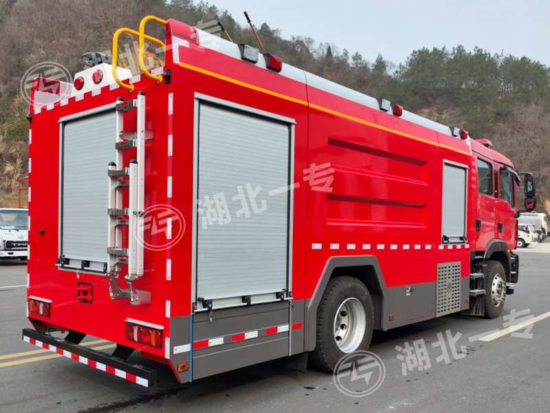重汽汕德卡泡沫消防车