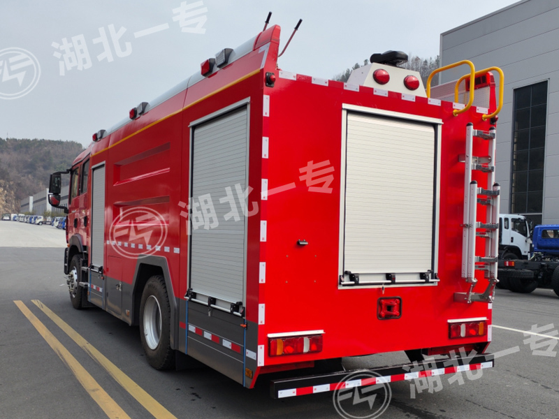 重汽汕德卡泡沫消防车