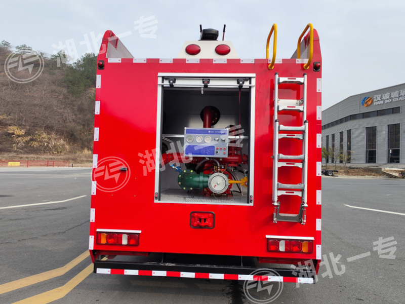 重汽汕德卡泡沫消防车