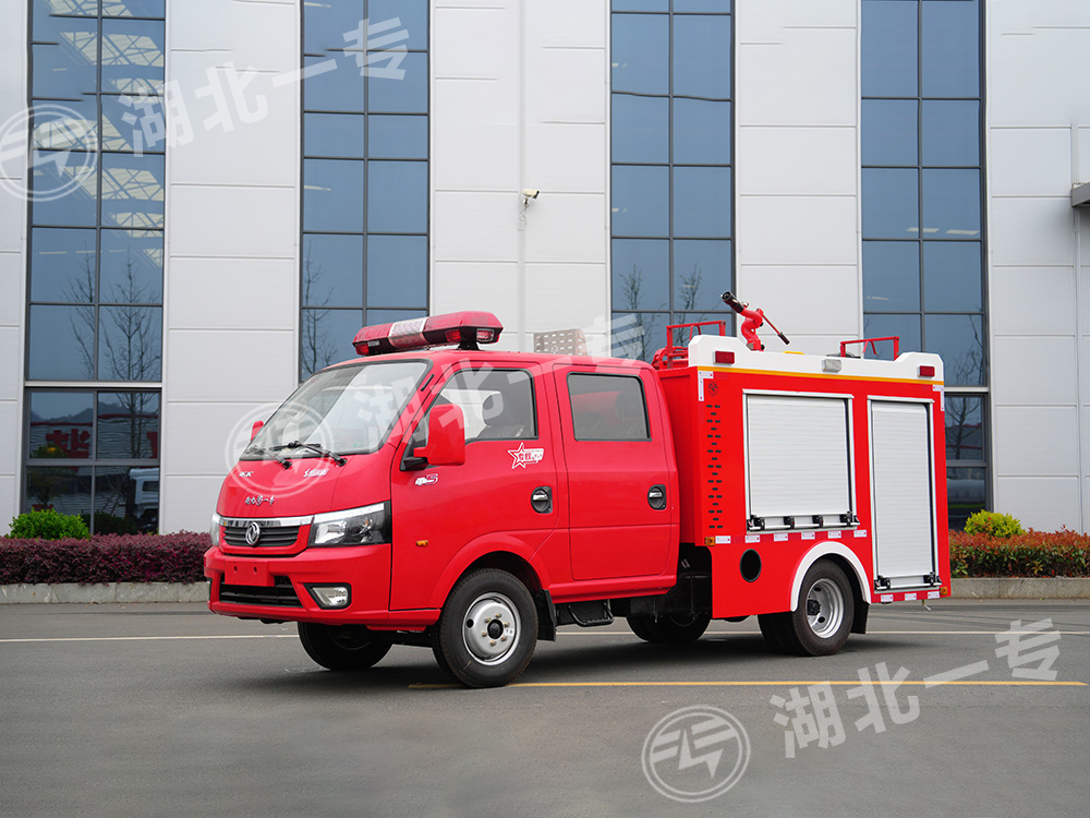 东风途逸水罐消防车