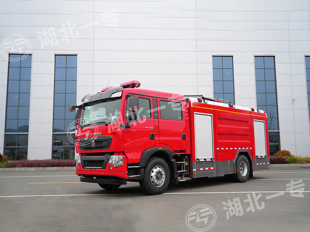 重汽豪沃泡沫消防车