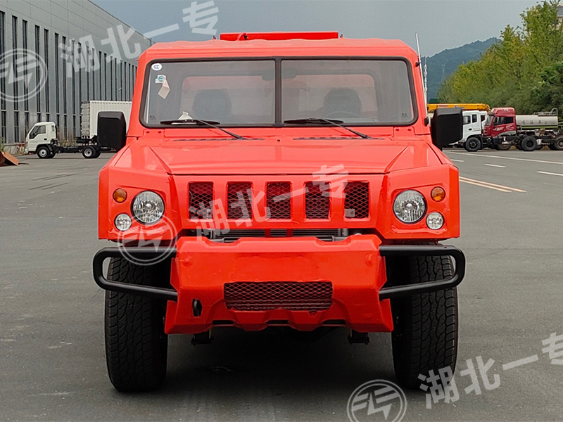 北汽勇士四驱洒水车（圆罐）