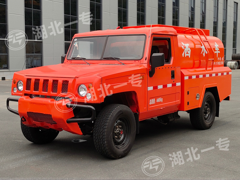 北汽勇士四驱洒水车（圆罐）