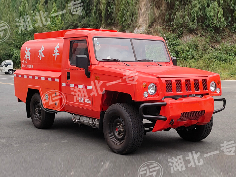 北汽勇士四驱洒水车（圆罐）