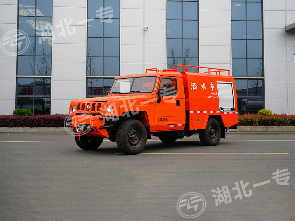 北汽勇士单排四驱洒水车