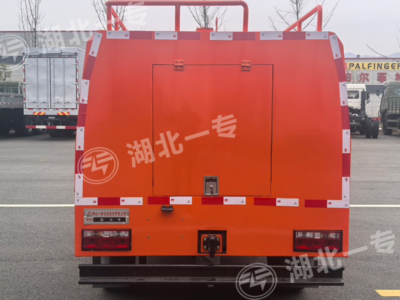 北汽勇士单排四驱洒水车