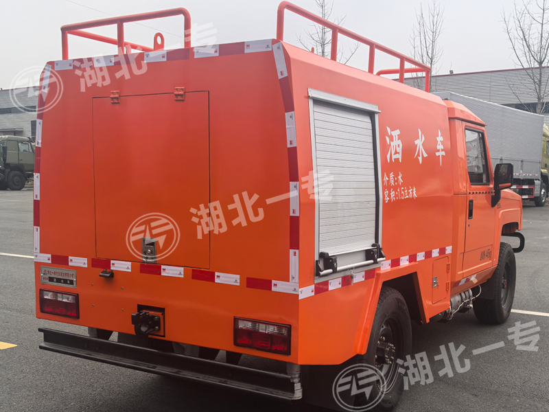 北汽勇士单排四驱洒水车