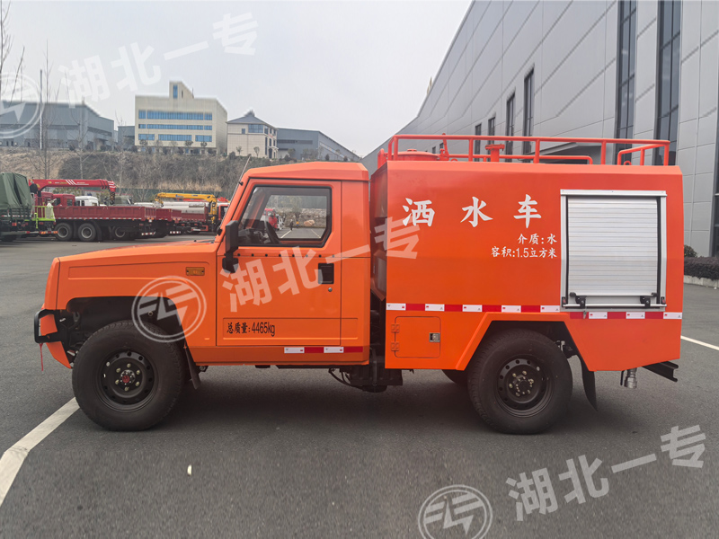 北汽勇士单排四驱洒水车