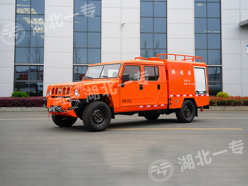 北汽勇士双排洒水车