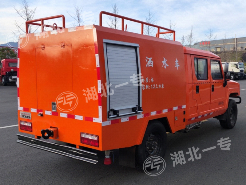 北汽勇士双排洒水车