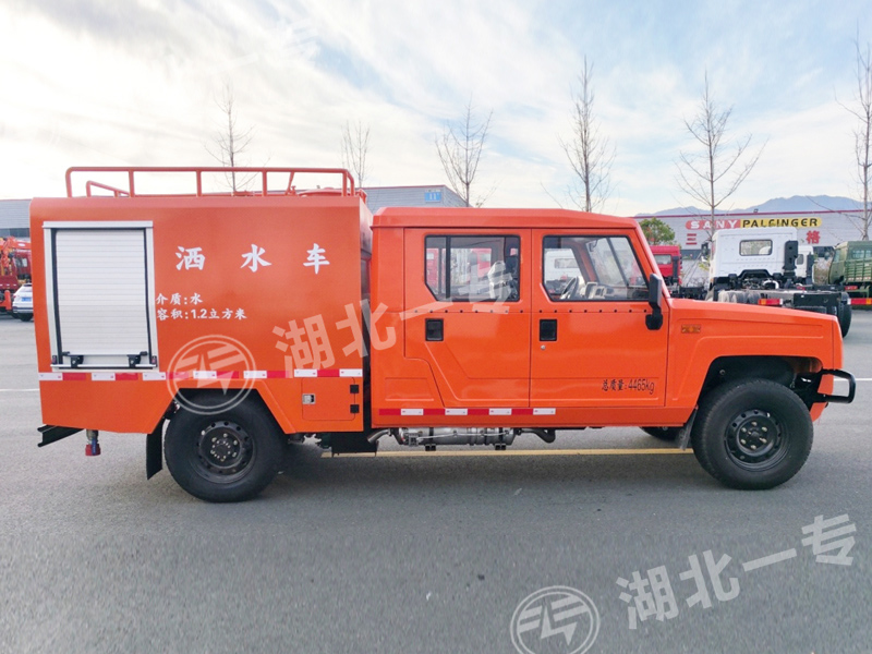 北汽勇士双排洒水车
