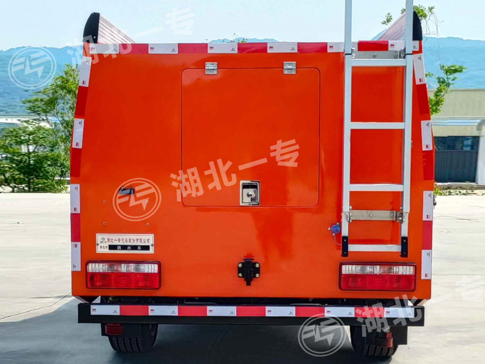 福田皮卡洒水车